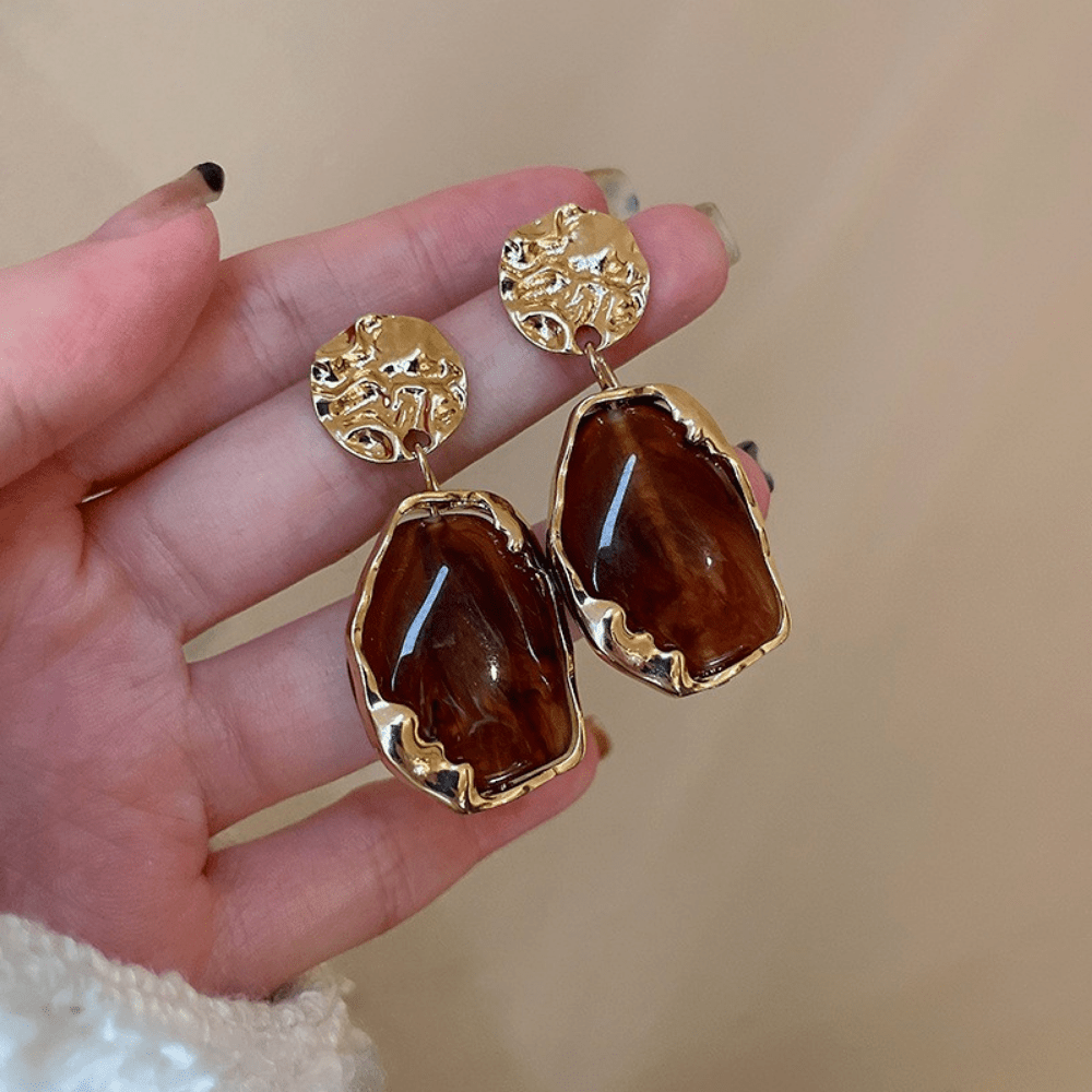 Vintage Pendant stud resin