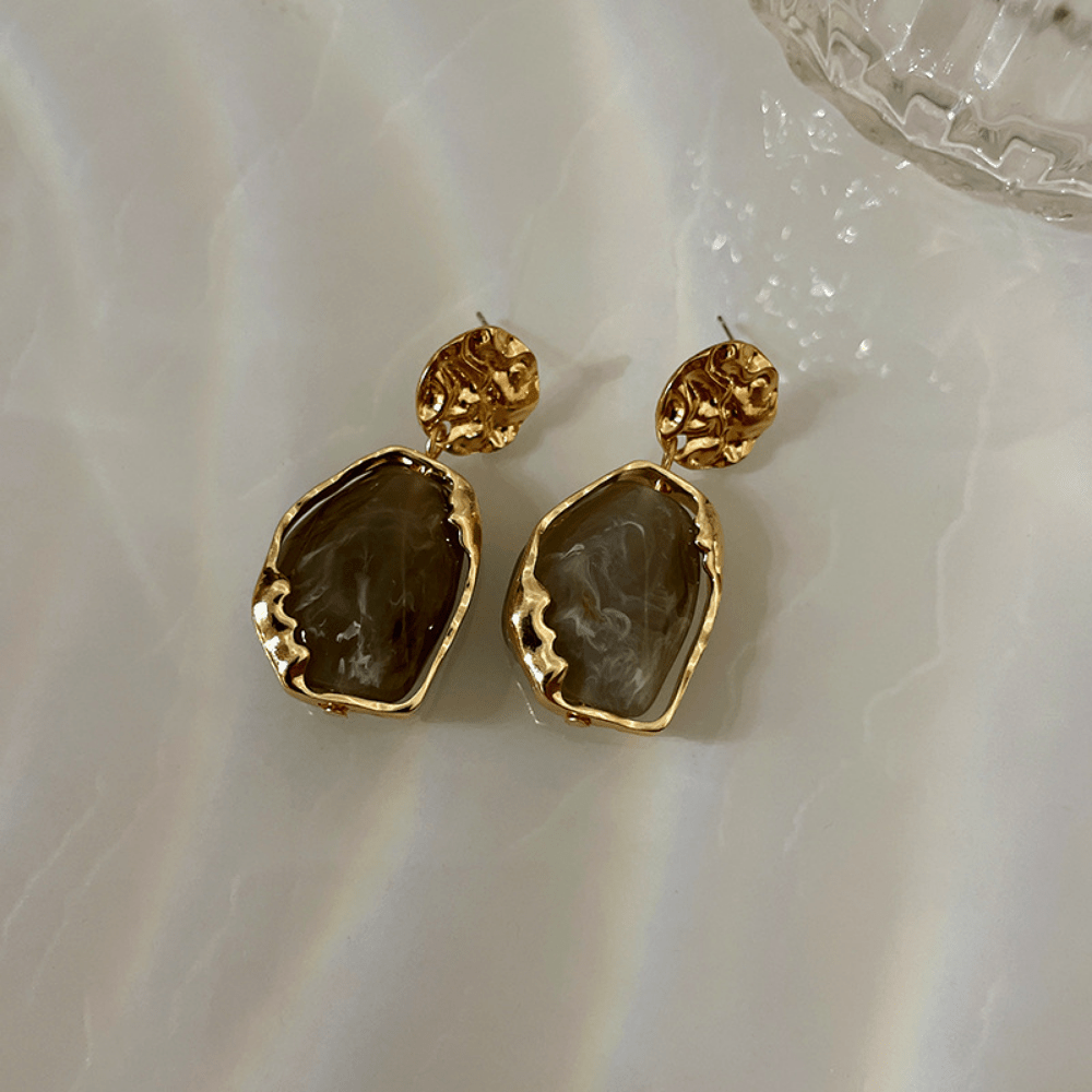 Vintage Pendant stud resin