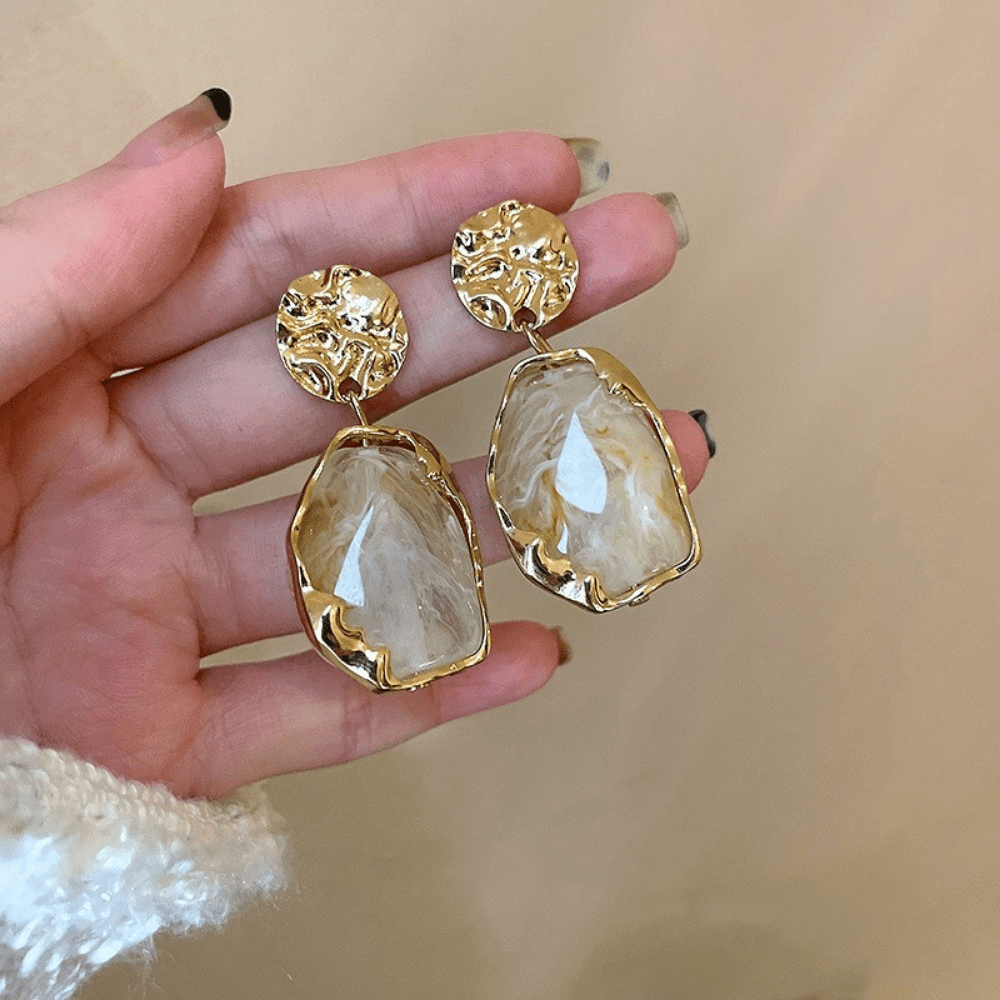 Vintage Pendant stud resin