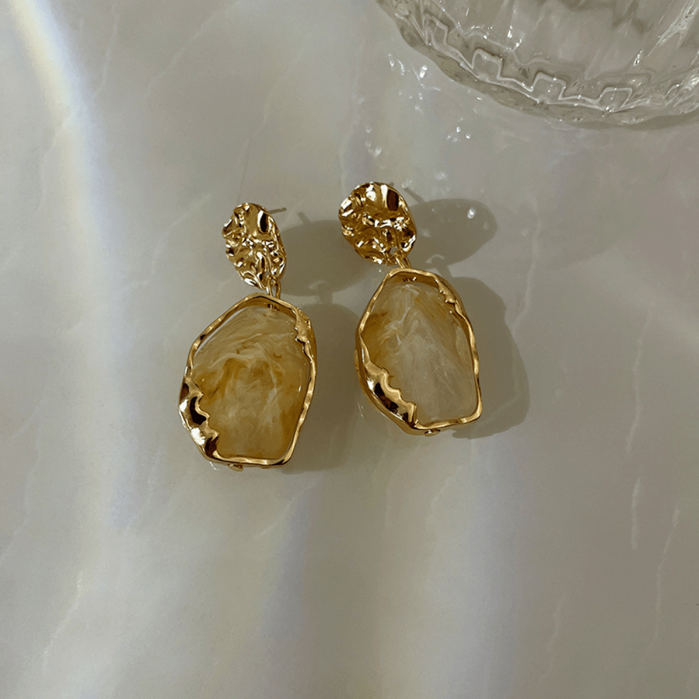 Vintage Pendant stud resin