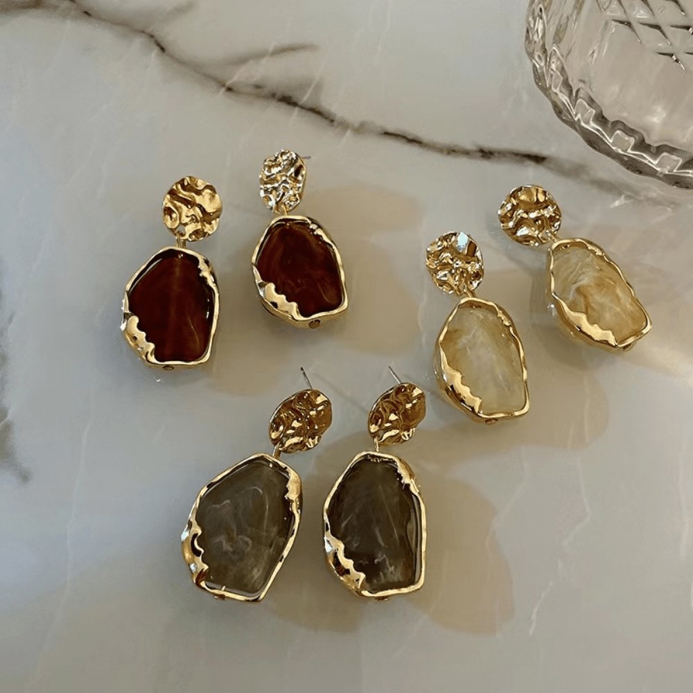 Vintage Pendant stud resin